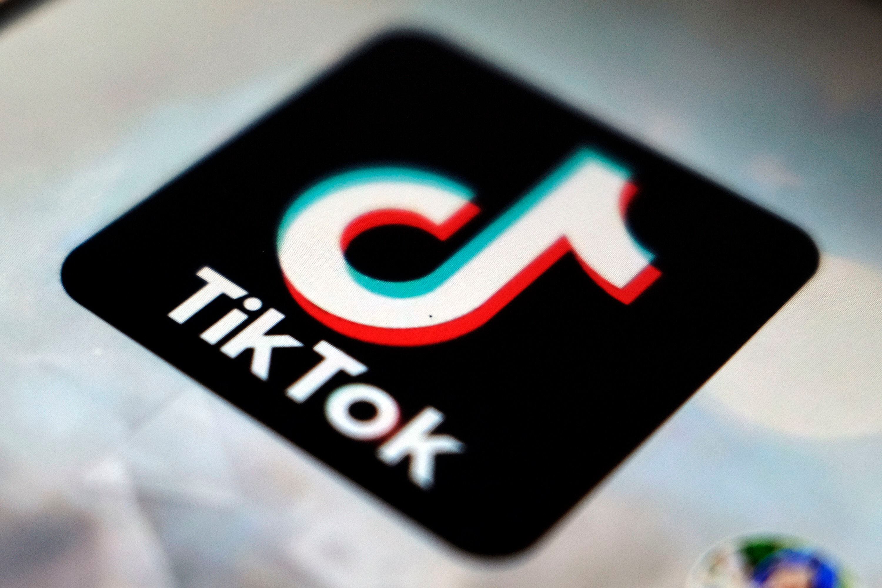 E.U. Officials Ban TikTok From Employees' Phones - The New York Times