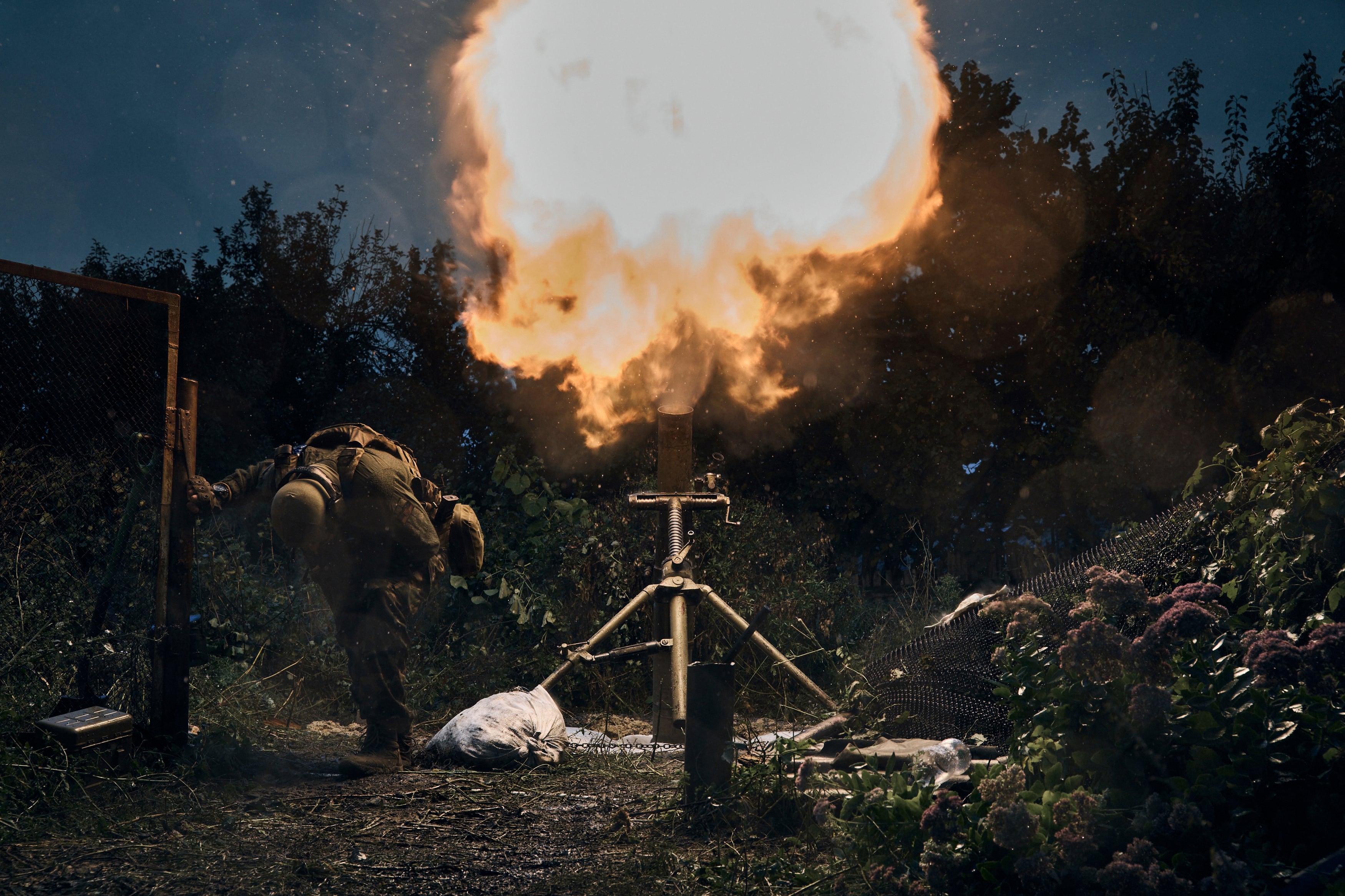 Ukrainian soldiers fire in the recently retaken city of Kupiansk, in the Kharkiv region, Ukraine, Friday, Sept. 23, 2022. Russian and Ukrainian forces exchanged missile and artillery barrages on Thursday as both sides refused to concede ground despite recent military setbacks for Moscow and the toll on the invaded country after seven months of war. (Kostiantyn Liberov/AP)